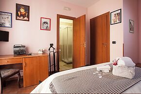 Hotel Cine Holiday