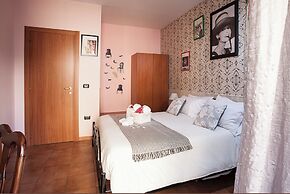 Hotel Cine Holiday
