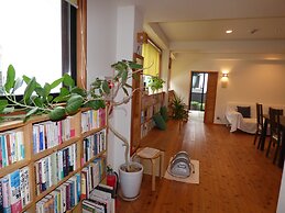 Guesthouse Hyakumanben Cross