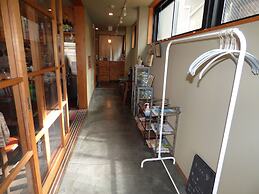 Guesthouse Hyakumanben Cross