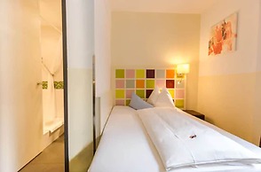 Hotel Arooma