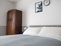 Stone's Throw Guesthouse