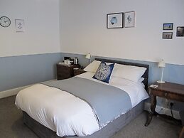 Stone's Throw Guesthouse