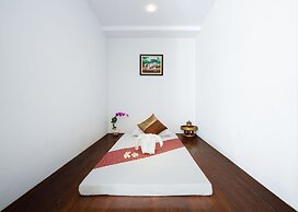 Aiyara Grand Hotel