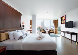 Aiyara Grand Hotel