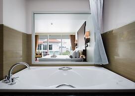 Aiyara Grand Hotel