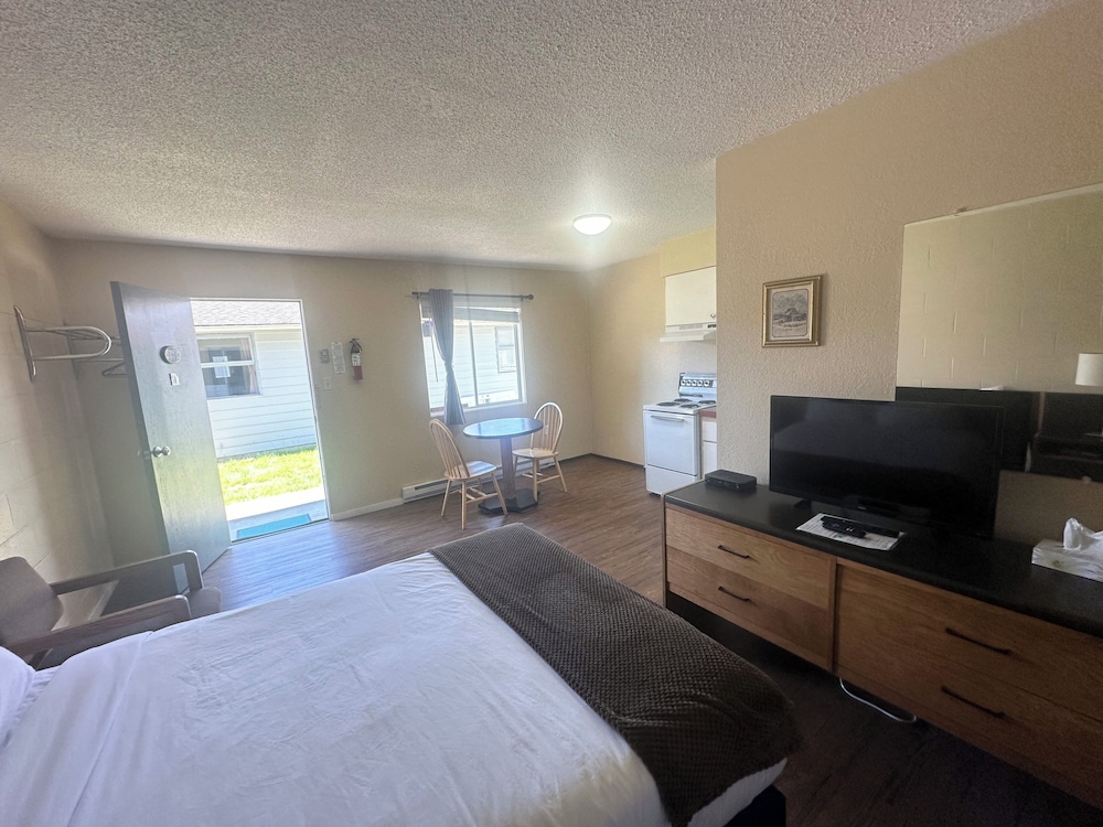 Island West Resort