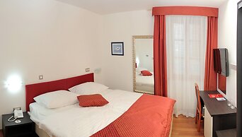 Hotel Monika