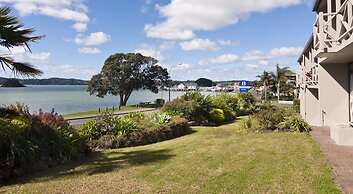 Breakwater Motel