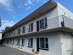 Hello Adelaide Motel and Apartments