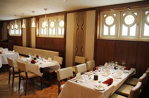 Hibernian Hotel & Leisure Centre