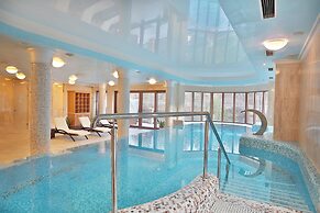 Retro Riverside Wellness Resort