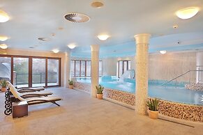 Retro Riverside Wellness Resort