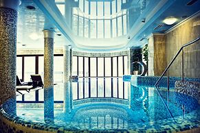 Retro Riverside Wellness Resort