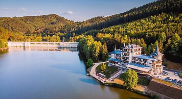 Retro Riverside Wellness Resort