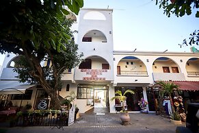 The Alondra Hotel