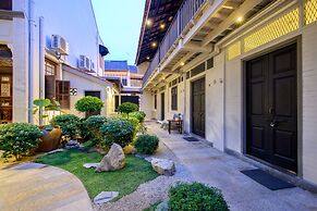 Noordin Mews