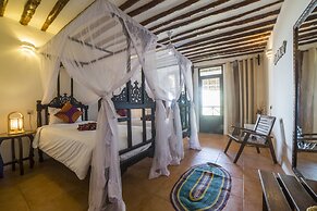 Antonio Beach Hotel and Spa