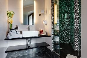 Dharma Luxury Hotel & Spa.