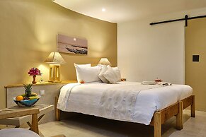 Royam Hotel