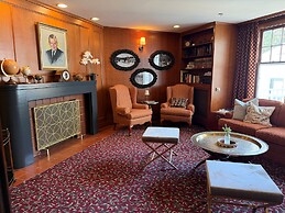 Crown Mansion Boutique Hotel & Villas