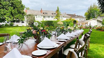 Crown Mansion Boutique Hotel & Villas