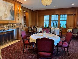 Crown Mansion Boutique Hotel & Villas