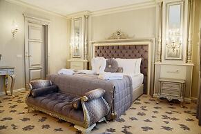 Cassiel Hotel