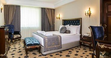 Cassiel Hotel