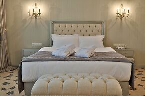 Cassiel Hotel