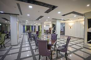 Meral Crown Hotel
