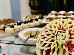 Meral Crown Hotel