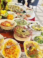 Meral Crown Hotel