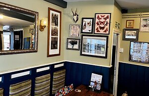 The Crown And Cushion
