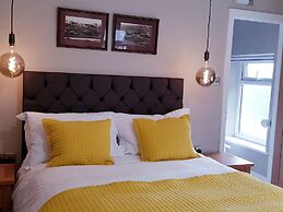 The Bowes Hotel