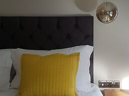 The Bowes Hotel
