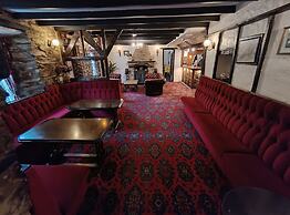 Trewern Arms Hotel