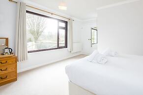 Trewern Arms Hotel