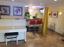 Hotel Alpha