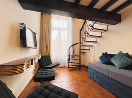 HERENCIA By Hosting House