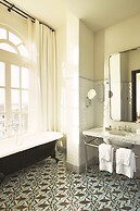 American Trade Hotel