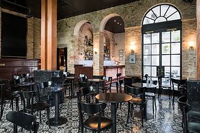 American Trade Hotel
