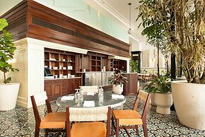 American Trade Hotel