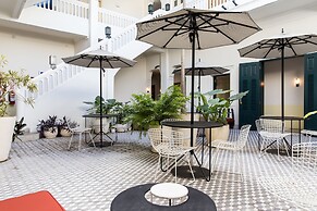 American Trade Hotel