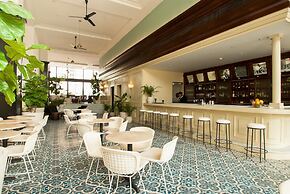 American Trade Hotel