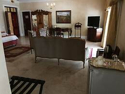 Cricklewood Manor