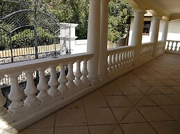 Cricklewood Manor