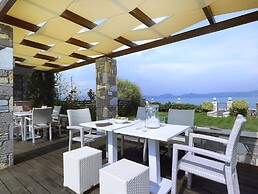 Aeolis Apartments & Studios