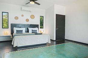 Manta Raya Hotel