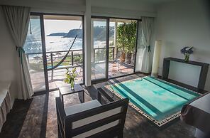 Manta Raya Hotel